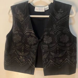 Passports Women Black Vest